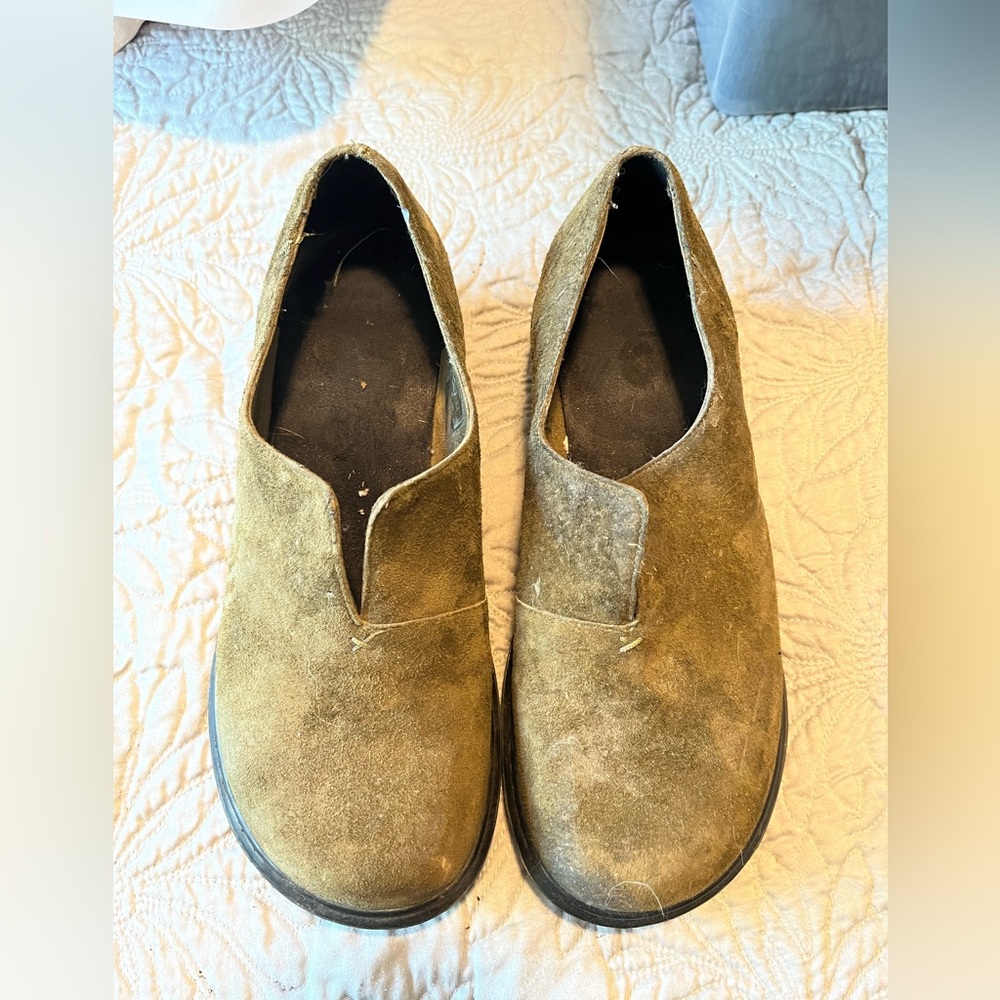 Women’s Dr Marten shoes- slip on- size 8